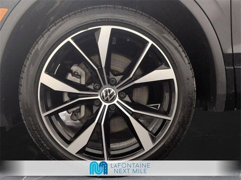 Used 2022 Volkswagen Tiguan SEL R-Line image 33