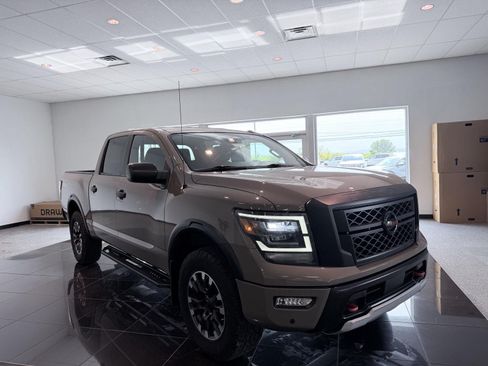 Used 2021 Nissan Titan PRO-4X w/ Pro-4x Utility Package AWD/4WD image 8