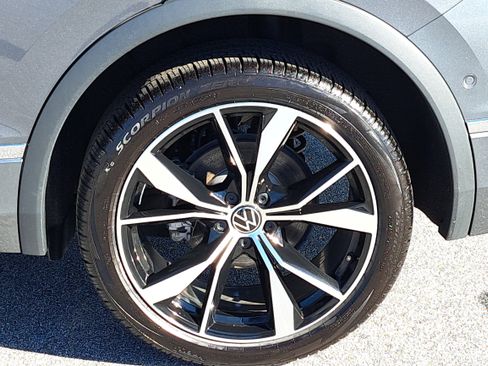 Certified 2024 Volkswagen Tiguan SEL R-Line image 32