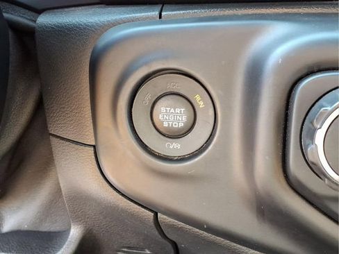 Used 2020 Jeep Gladiator Overland w/ Cold Weather Group image 12