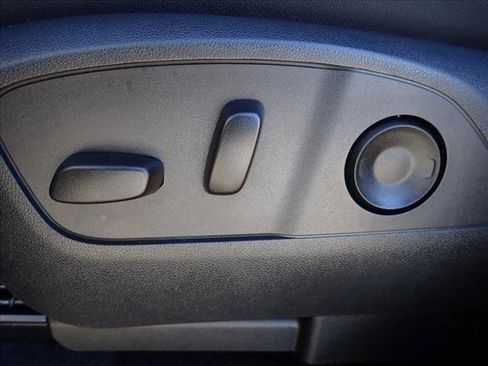 Used 2025 GMC Acadia Elevation FWD image 12