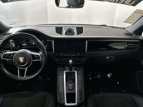 Used 2020 Porsche Macan image 25