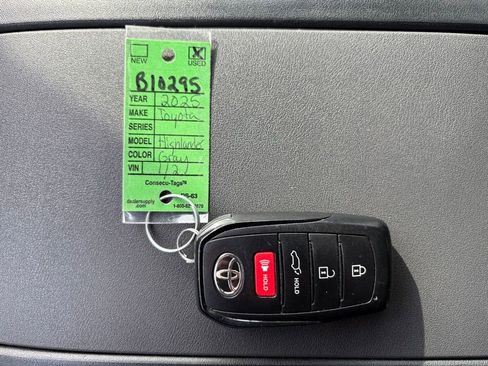 Certified 2025 Toyota Highlander XSE image 32