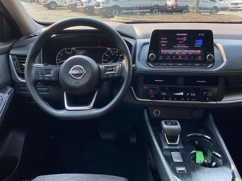 Used 2023 Nissan Rogue SV FWD image 8