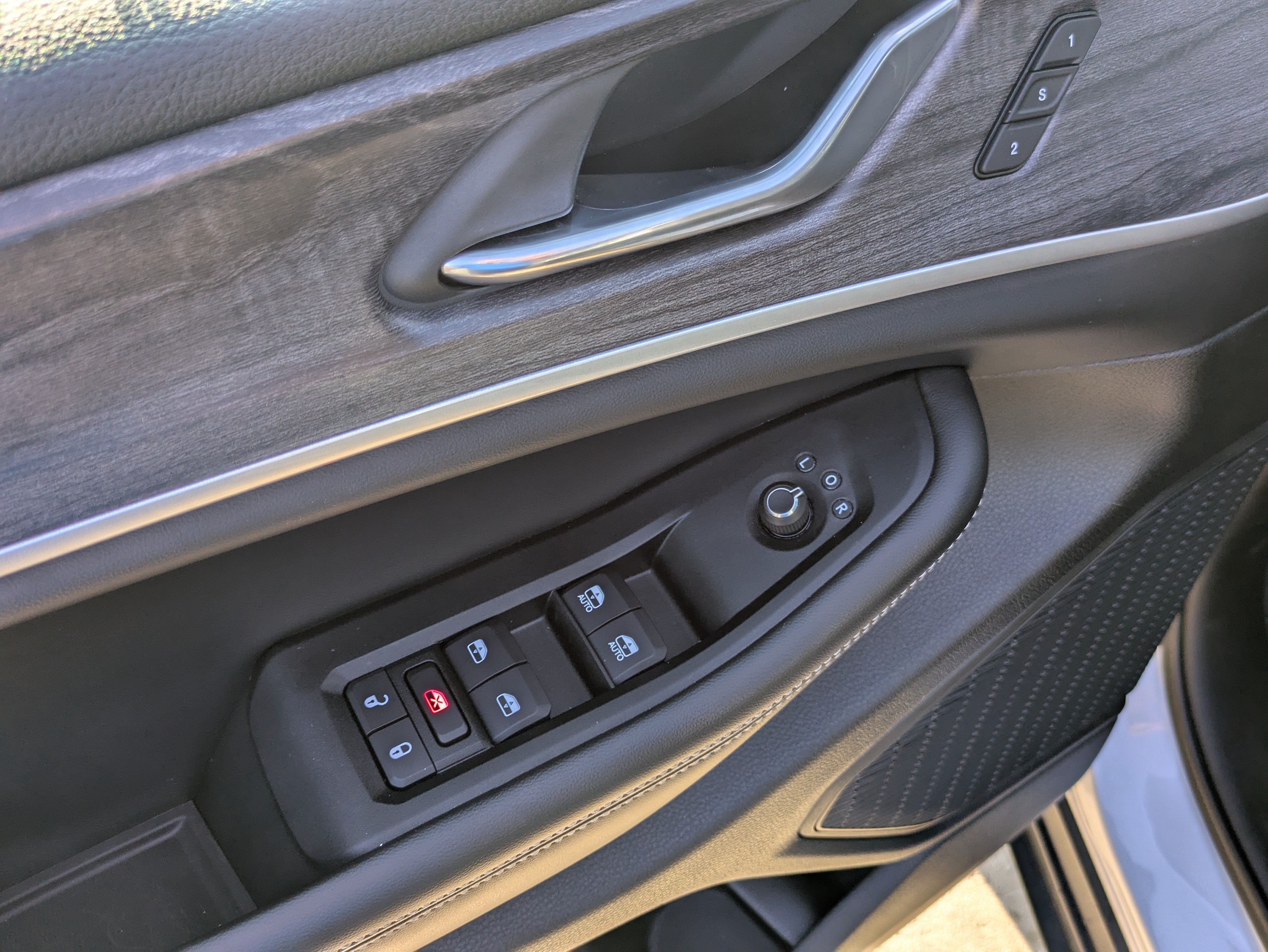 Used 2025 Jeep Grand Cherokee L Limited RWD image 6