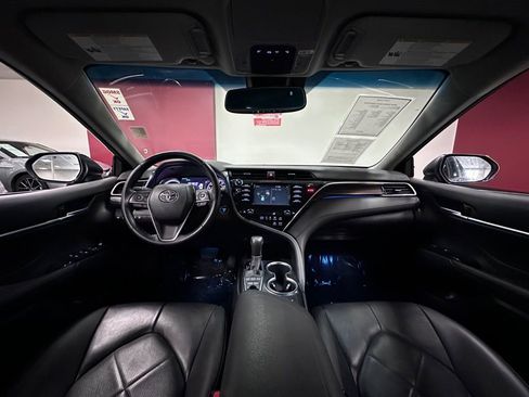 Used 2018 Toyota Camry XLE image 24