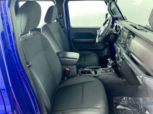 Used 2018 Jeep Wrangler Unlimited Sport image 29