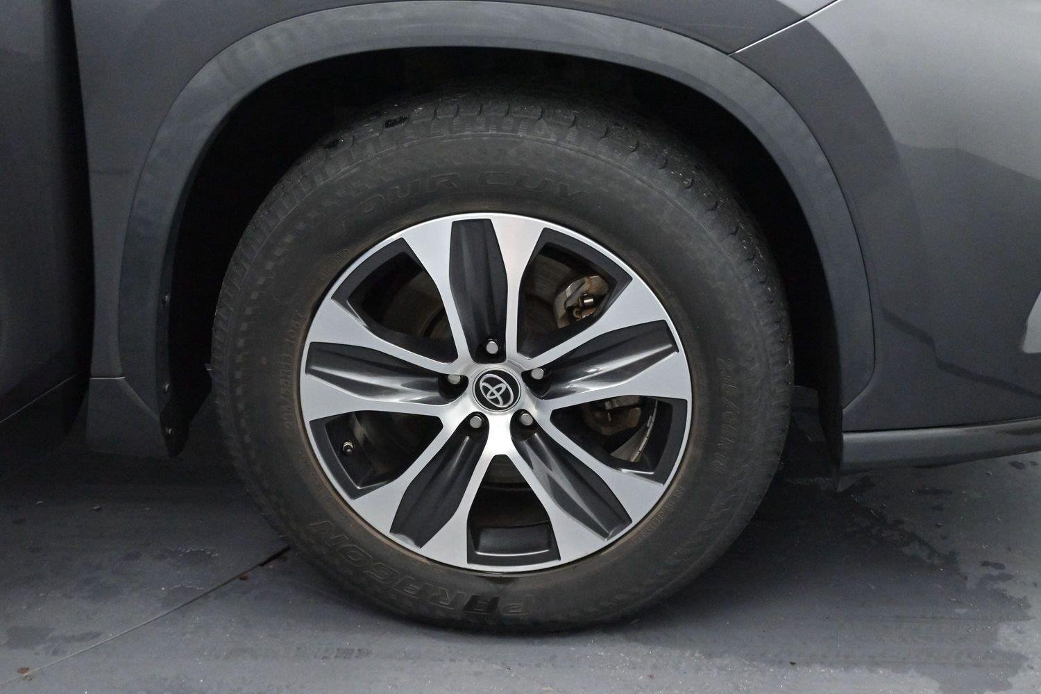 Used 2022 Toyota Highlander XLE FWD image 39
