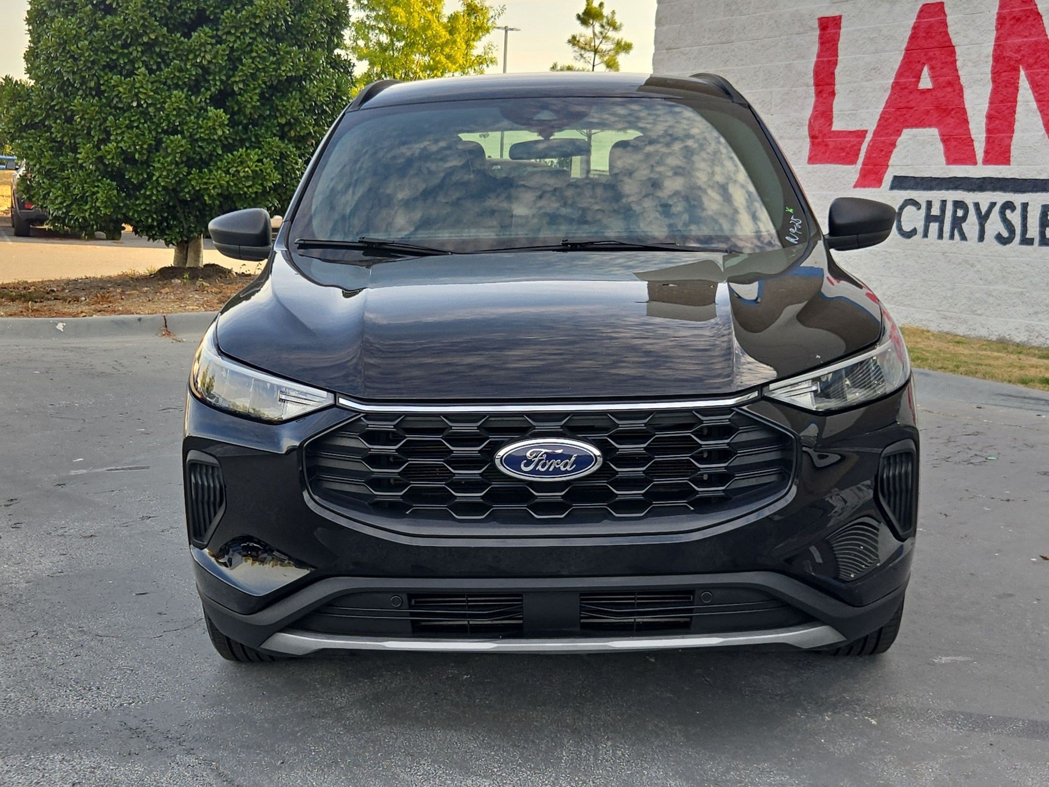 Used 2025 Ford Escape ST-Line FWD image 2