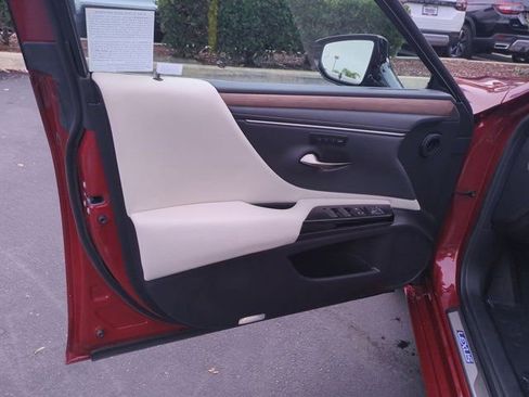 Used 2025 Lexus ES 300h w/ Premium Package image 14