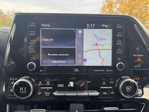 Used 2021 Toyota Highlander Limited image 30