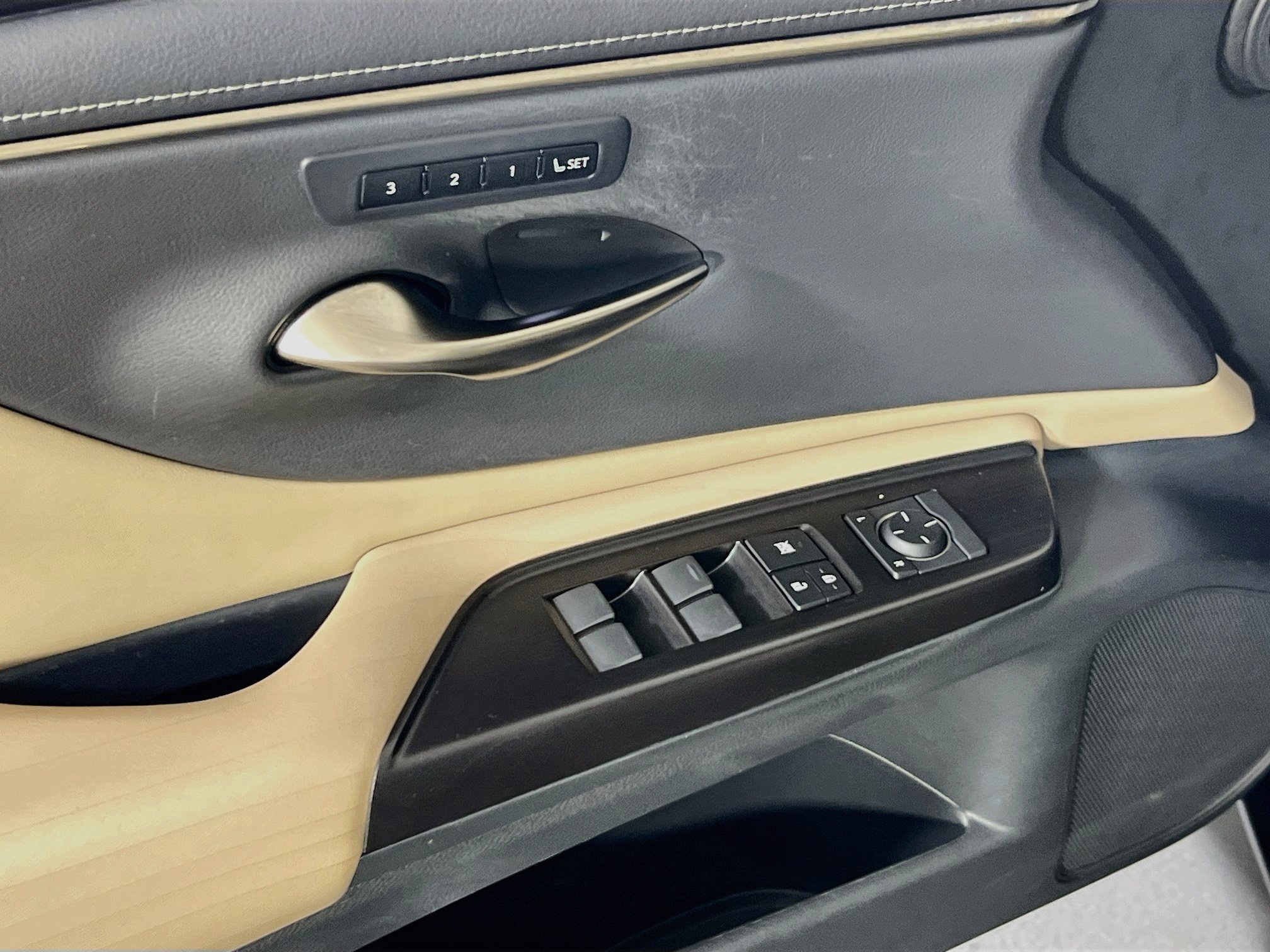 Used 2019 Lexus ES 350 w/ Accessory Package 2 FWD image 18