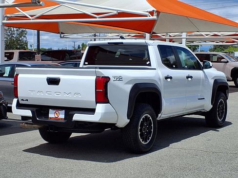 Certified 2025 Toyota Tacoma TRD Off-Road AWD/4WD image 4