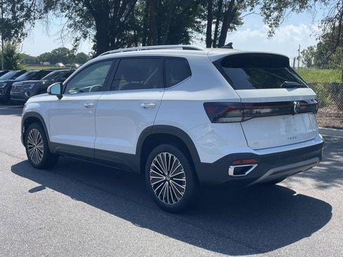 New 2026 Volkswagen Taos SE FWD image 5