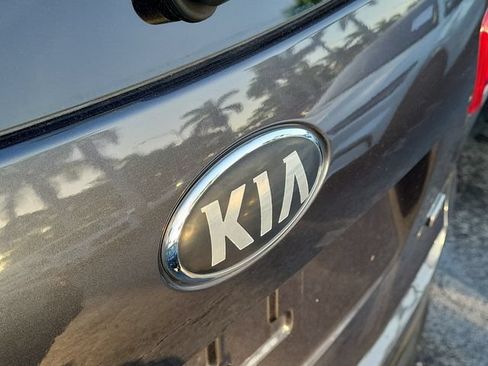 Used 2018 Kia Sorento FWD image 5