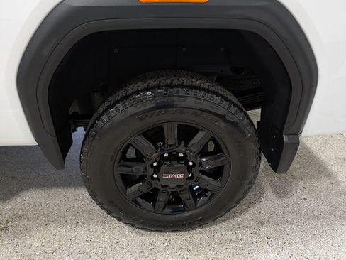Used 2024 GMC Sierra 2500 AT4 w/ AT4 Premium Plus Package AWD/4WD image 13