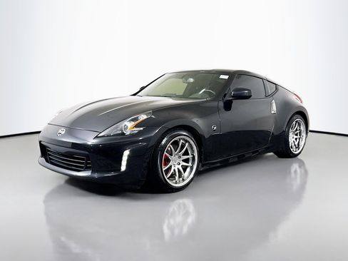 Used 2020 Nissan 370Z w/ Sport Package image 4