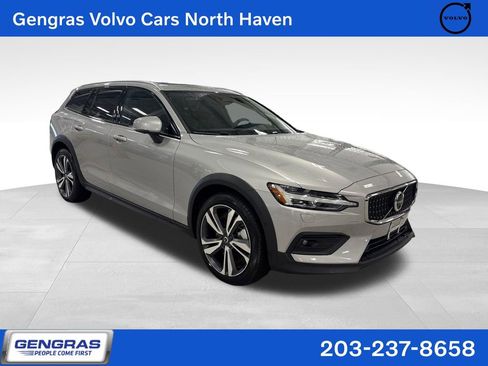 Certified 2025 Volvo V60 B5 Cross Country Plus AWD/4WD image 1
