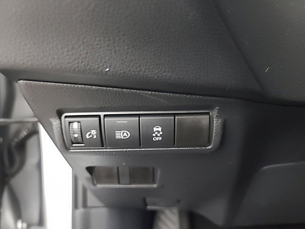 Used 2026 Toyota Corolla Cross LE FWD image 28