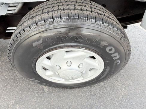 Used 2001 Ford E-350 and Econoline 350 XL RWD image 9