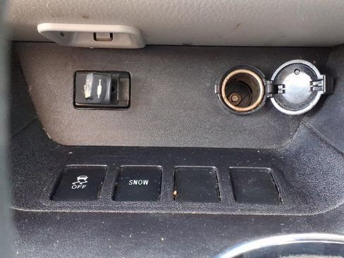 Used 2015 Toyota Highlander Plus FWD image 13
