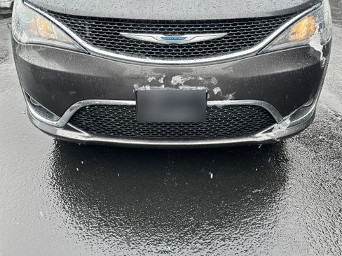 Used 2018 Chrysler Pacifica Touring-L image 23
