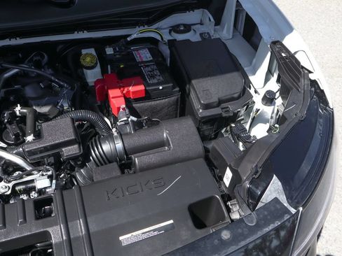 Used 2025 Nissan Kicks SR w/ SR Premium Package FWD image 14