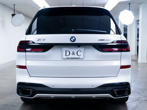 Used 2025 BMW X7 xDrive40i w/ M Sport Package image 5