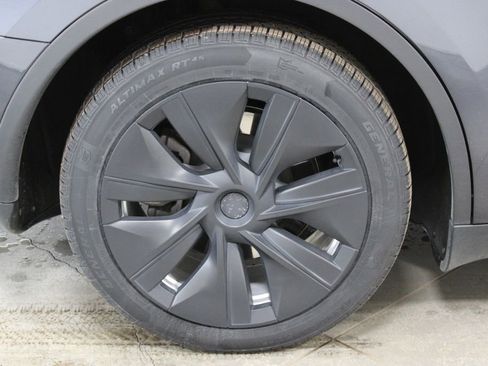 Used 2024 Tesla Model Y Long Range image 13