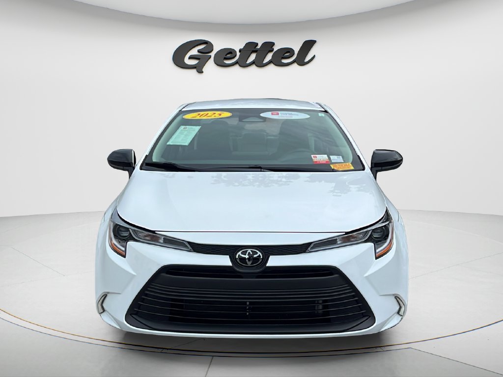 Used 2025 Toyota Corolla LE FWD image 2