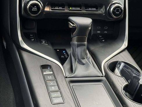 Used 2025 Lexus LX 600 4WD w/ Luxury Package image 19