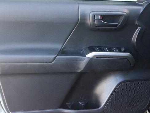 Used 2023 Toyota Tacoma 4x4 Double Cab image 11