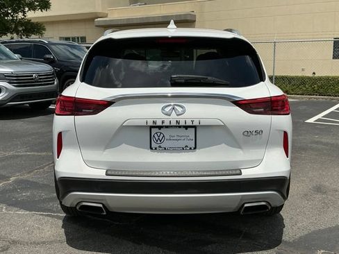Used 2019 INFINITI QX50 Luxe w/ Navigation Package FWD image 4