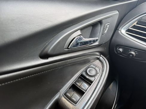 Used 2018 Chevrolet Malibu LT w/ Leather Package FWD image 24
