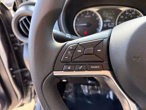 Used 2020 Nissan Kicks S image 18