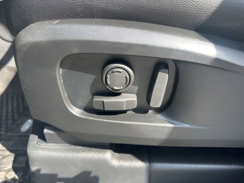 Used 2020 Land Rover Defender 110 image 10