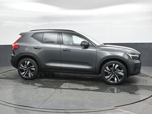 New 2026 Volvo XC40 B5 Ultra w/ Climate Package AWD/4WD image 3