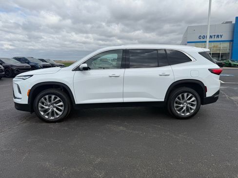 Used 2025 Buick Enclave Preferred FWD image 2