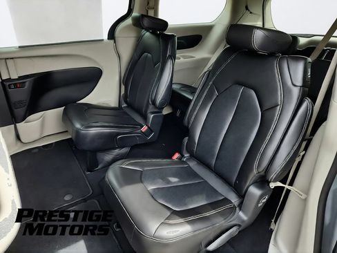 Used 2024 Chrysler Pacifica Touring-L FWD image 28