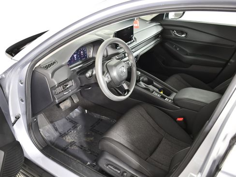Certified 2025 Honda Accord SE image 27