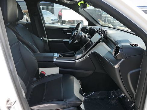 Used 2024 Mercedes-Benz GLC 300 image 25