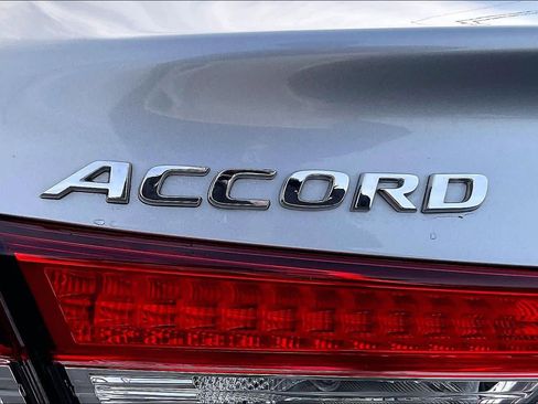 Used 2018 Honda Accord EX-L image 10