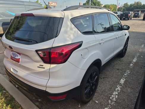 Certified 2019 Ford Escape SE FWD image 17
