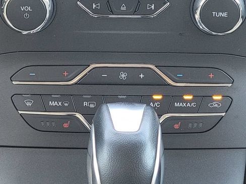 Used 2016 Ford Edge SEL w/ Equipment Group 201A AWD/4WD image 29