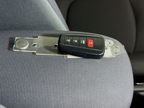 Used 2022 Toyota Corolla LE w/ LE Convenience Package FWD image 33