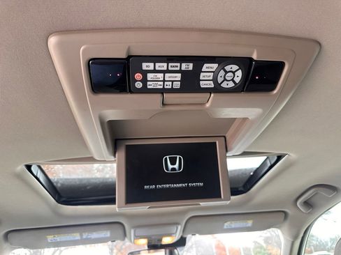 Used 2016 Honda Pilot Touring image 19