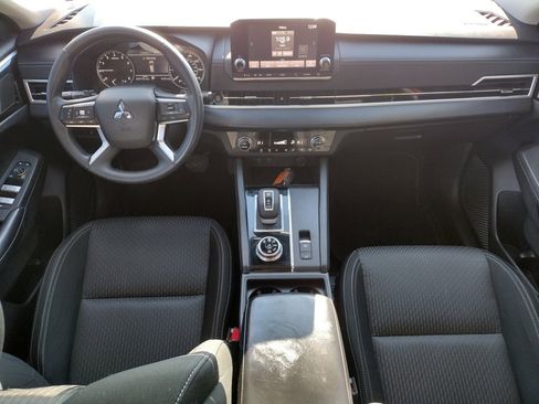 Used 2022 Mitsubishi Outlander ES image 13