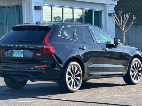 Used 2025 Volvo XC60 B5 Plus image 4