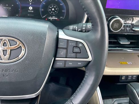 Used 2023 Toyota Highlander Limited image 25