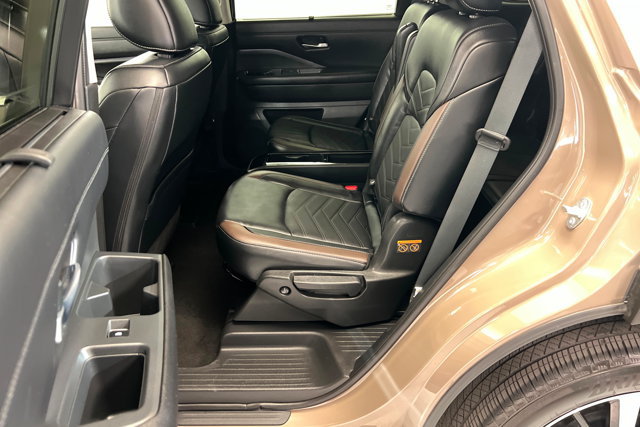 Certified 2023 Nissan Pathfinder Platinum FWD image 21